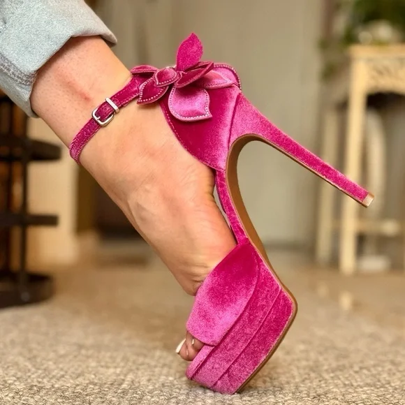 NWT Gianni Bini Karmello Velvet Flower Ankle Strap Platform Dress Sandals - Picture 2 of 10